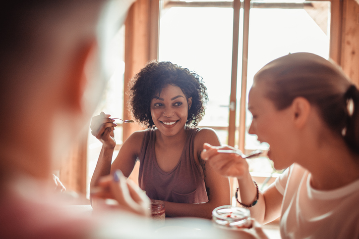 woman eating out with friends following the primal blueprint