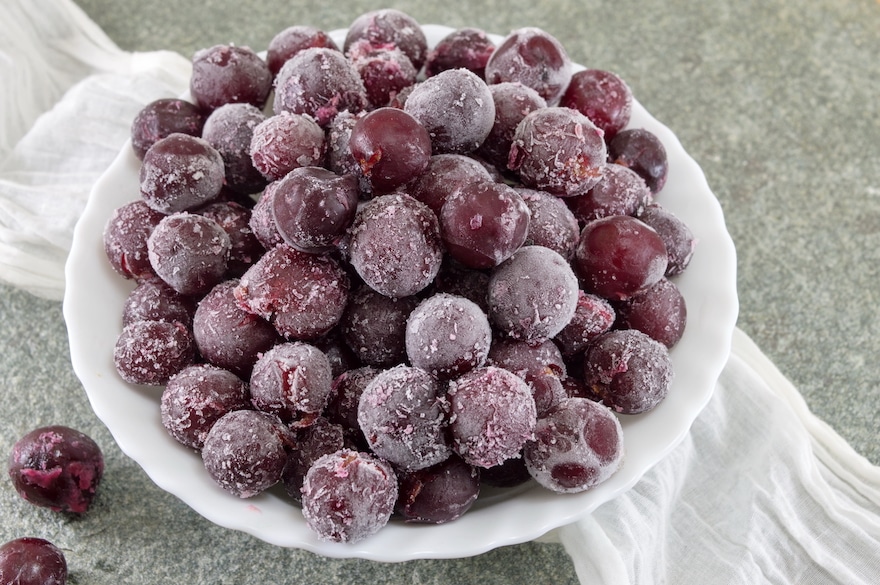 healthy pool snacks frozen grapes