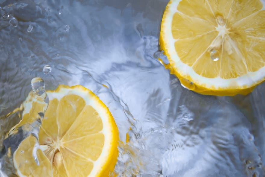 can lemon water make you poop