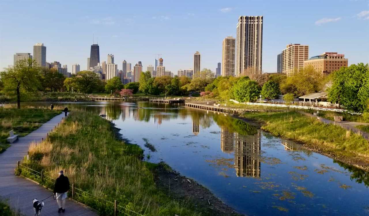 The massive and lush Lincoln Park in Chicago, USA