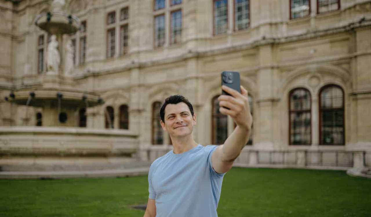 Nomadic Matt posing for a photo in Vienna, Austria