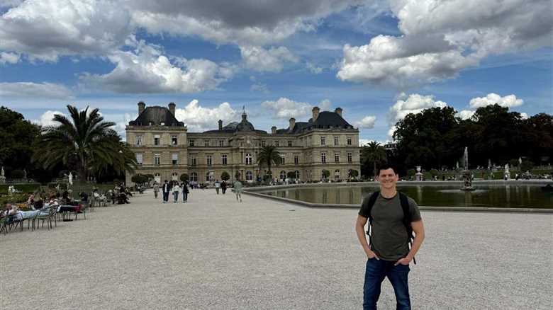 Taking a Historical Walk Through Paris with Context Travel